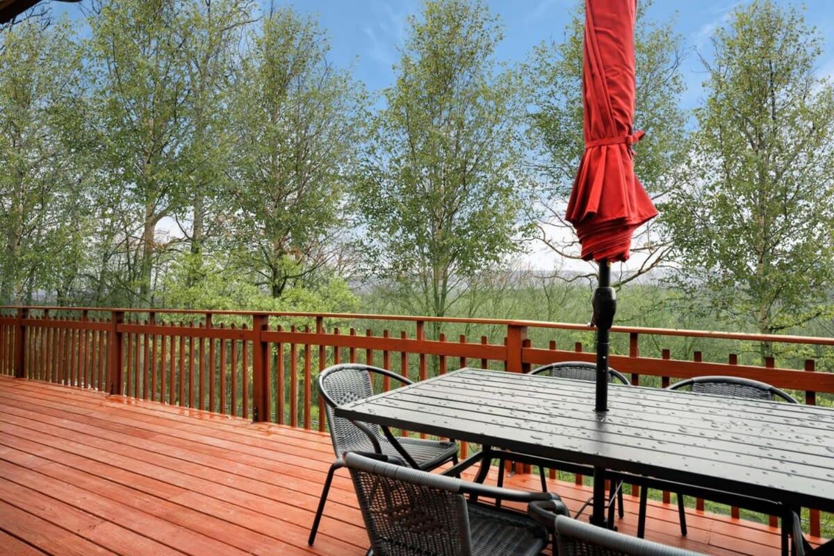 Modern Retreat W Hot Tub, Deck & Resort Amenities Berkeley Springs Exterior photo