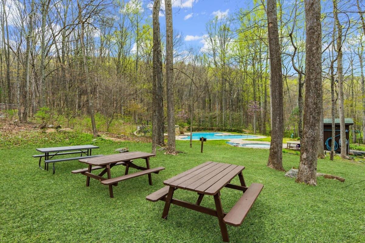 Modern Retreat W Hot Tub, Deck & Resort Amenities Berkeley Springs Exterior photo