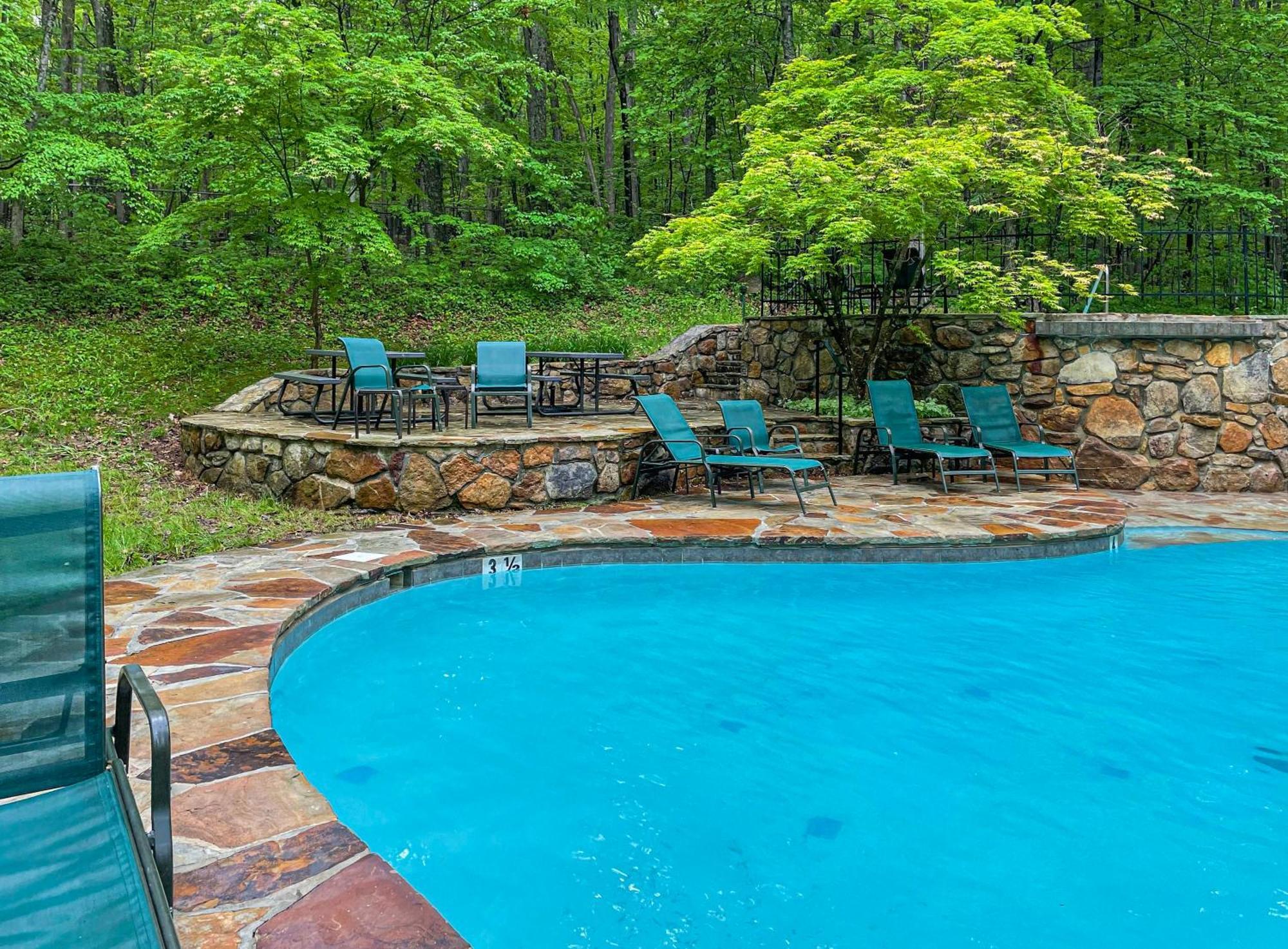 Modern Retreat W Hot Tub, Deck & Resort Amenities Berkeley Springs Exterior photo